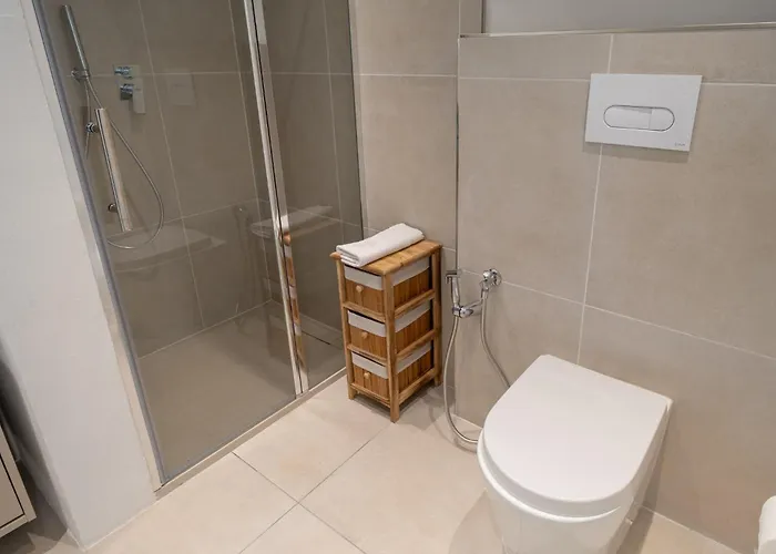 Guesthost - Center Of X6 * Sanremo