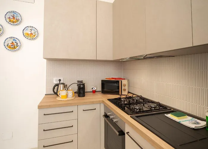 Guesthost - Center Of X6 Apartment *