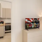 Guesthost - Center Of X6 *