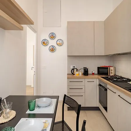 Guesthost - Center Of X6 * San Remo