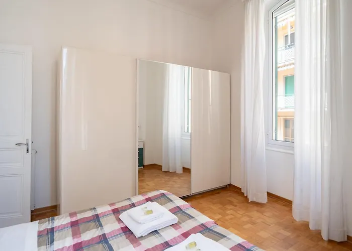 Guesthost - Center Of X6 * Санремо